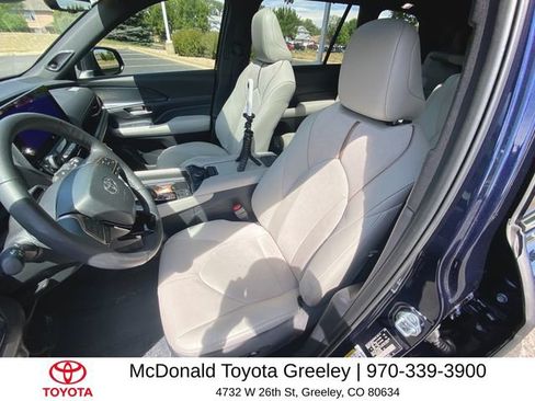Used 2025 Toyota Grand Highlander AWD Hybrid image 11