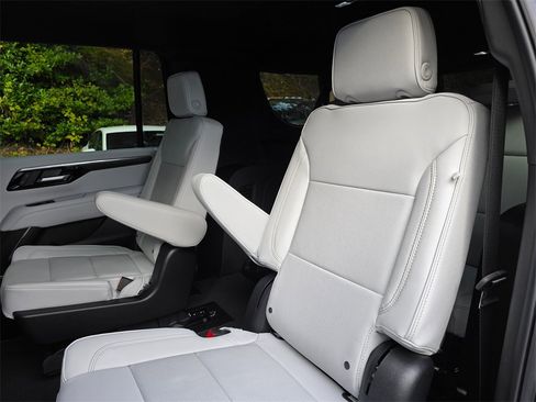 New 2026 Chevrolet Suburban Premier image 20