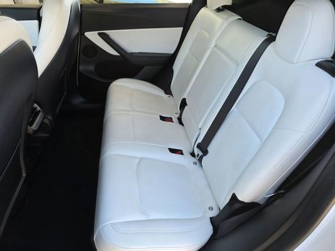 Used 2021 Tesla Model Y Long Range image 35