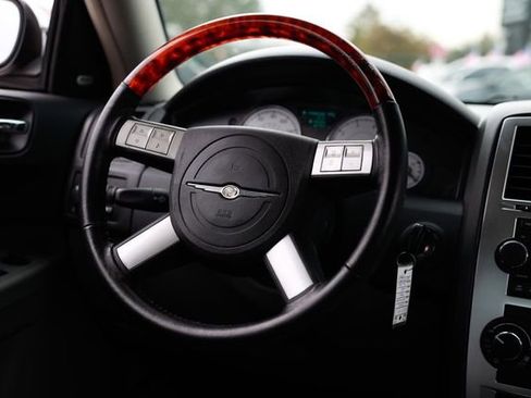 Used 2005 Chrysler 300 C w/ Protection Group II image 29