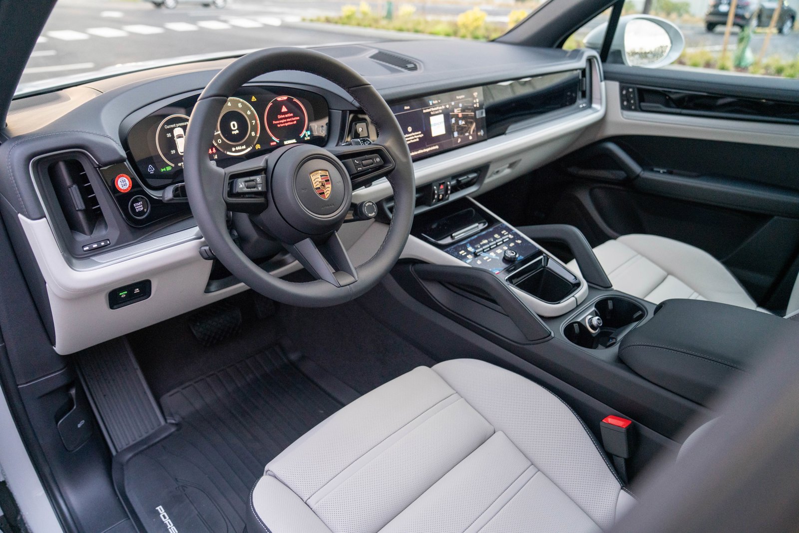 Certified 2026 Porsche Cayenne AWD/4WD image 4