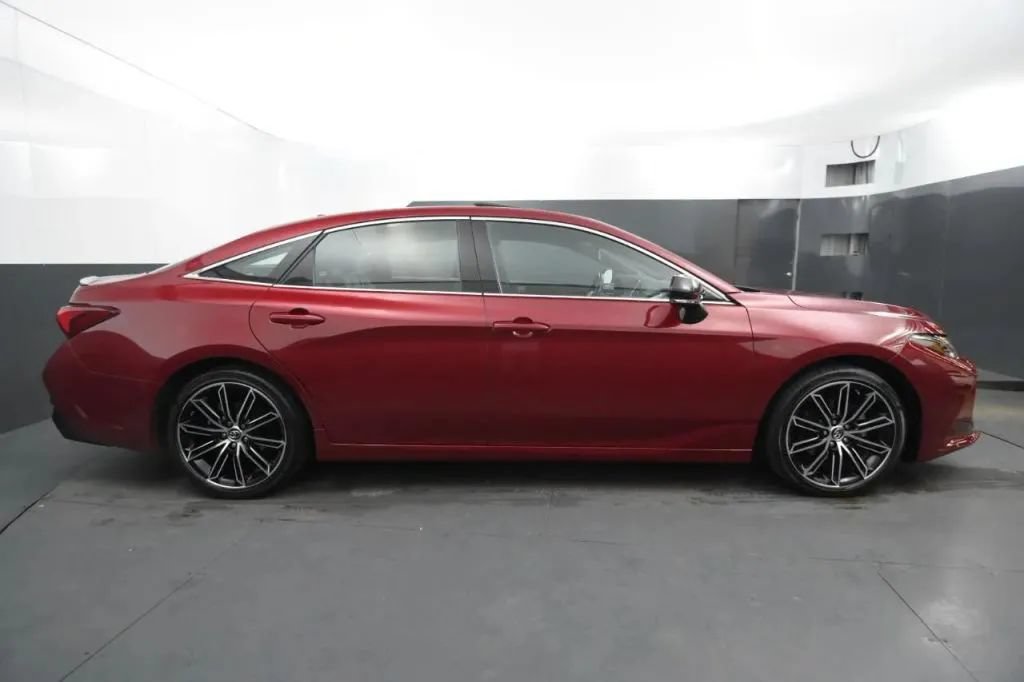 Used 2019 Toyota Avalon XSE w/ All Weather Liner Package FWD image 6
