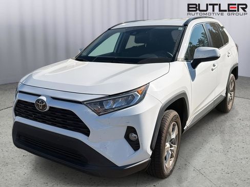 Used 2020 Toyota RAV4 XLE image 3