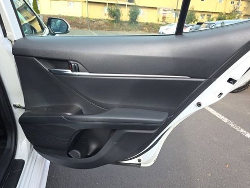 Used 2021 Toyota Camry SE w/ Cold Weather Package image 21