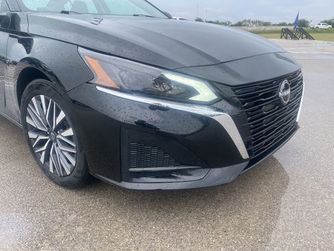 Used 2025 Nissan Altima 2.5 SV FWD image 9