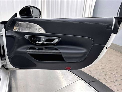 Used 2022 Mercedes-Benz SL 63 AMG 4MATIC image 27