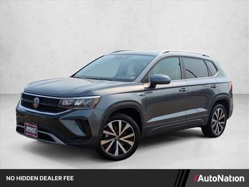 Used 2024 Volkswagen Taos SE FWD image 1