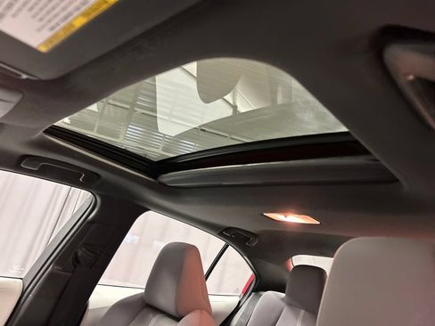 Used 2020 Toyota Corolla SE w/ SE Premium Package FWD image 21