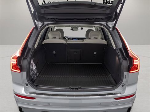 Certified 2024 Volvo XC60 T8 Ultimate w/ Protection Package Premier image 27