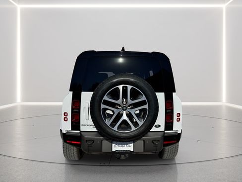 Used 2021 Land Rover Defender 110 X-Dynamic HSE AWD/4WD image 4