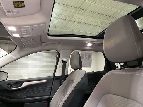 Used 2022 Ford Escape SE w/ SE Sport Appearance Package image 20