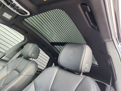 Certified 2025 Porsche Macan image 12