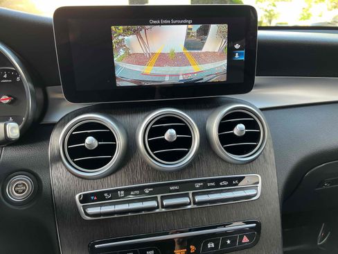 Used 2020 Mercedes-Benz GLC 300 4MATIC w/ Premium Package image 6