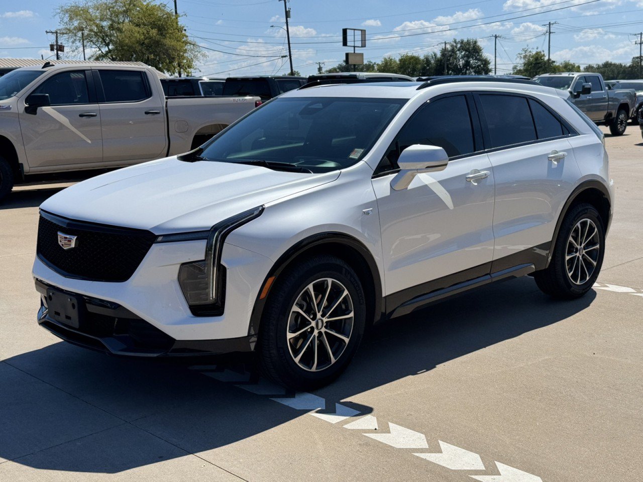 Used 2024 Cadillac XT4 Sport FWD image 2