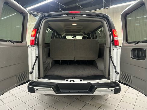 Used 2025 Chevrolet Express 3500 LT w/ LT Preferred Equipment Group RWD image 8