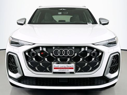 New 2025 Audi SQ5 Premium image 2