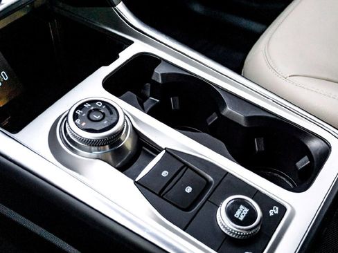 Used 2023 Ford Explorer XLT w/ Equipment Group 202A AWD/4WD image 25