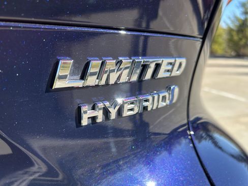 Certified 2022 Toyota Venza Limited w/ Advanced Technology Package image 9