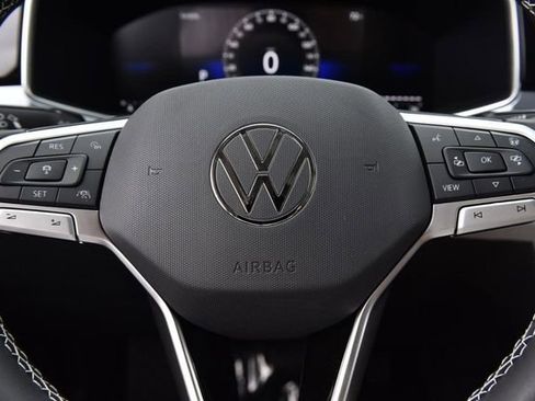 New 2026 Volkswagen Taos SE image 19