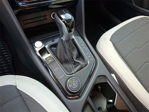 New 2025 Volkswagen Taos SE image 11