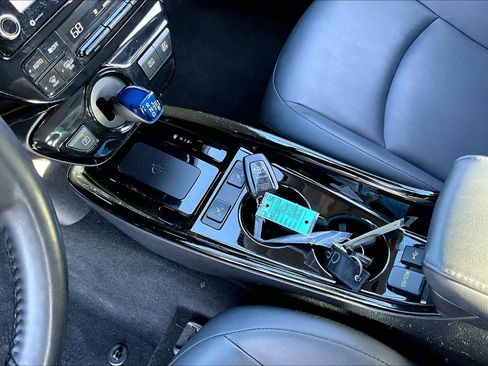 Used 2021 Toyota Prius XLE w/ Advanced Technology Package image 15