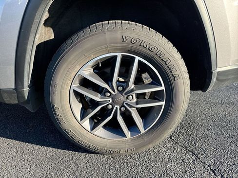 Used 2019 Jeep Grand Cherokee Limited w/ Luxury Group II image 28