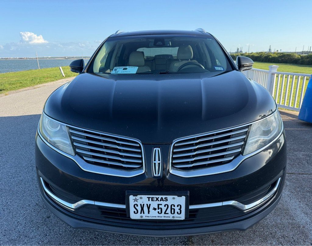 Used 2017 Lincoln MKX Select w/ Select Plus Package FWD image 2
