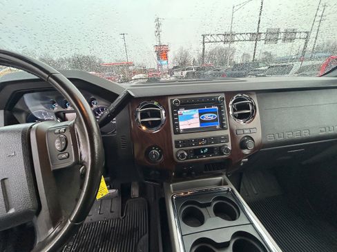 Used 2011 Ford F250 Lariat w/ Lariat Interior Pkg image 9