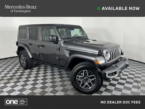 Used 2025 Jeep Wrangler Unlimited Sahara AWD/4WD image 1