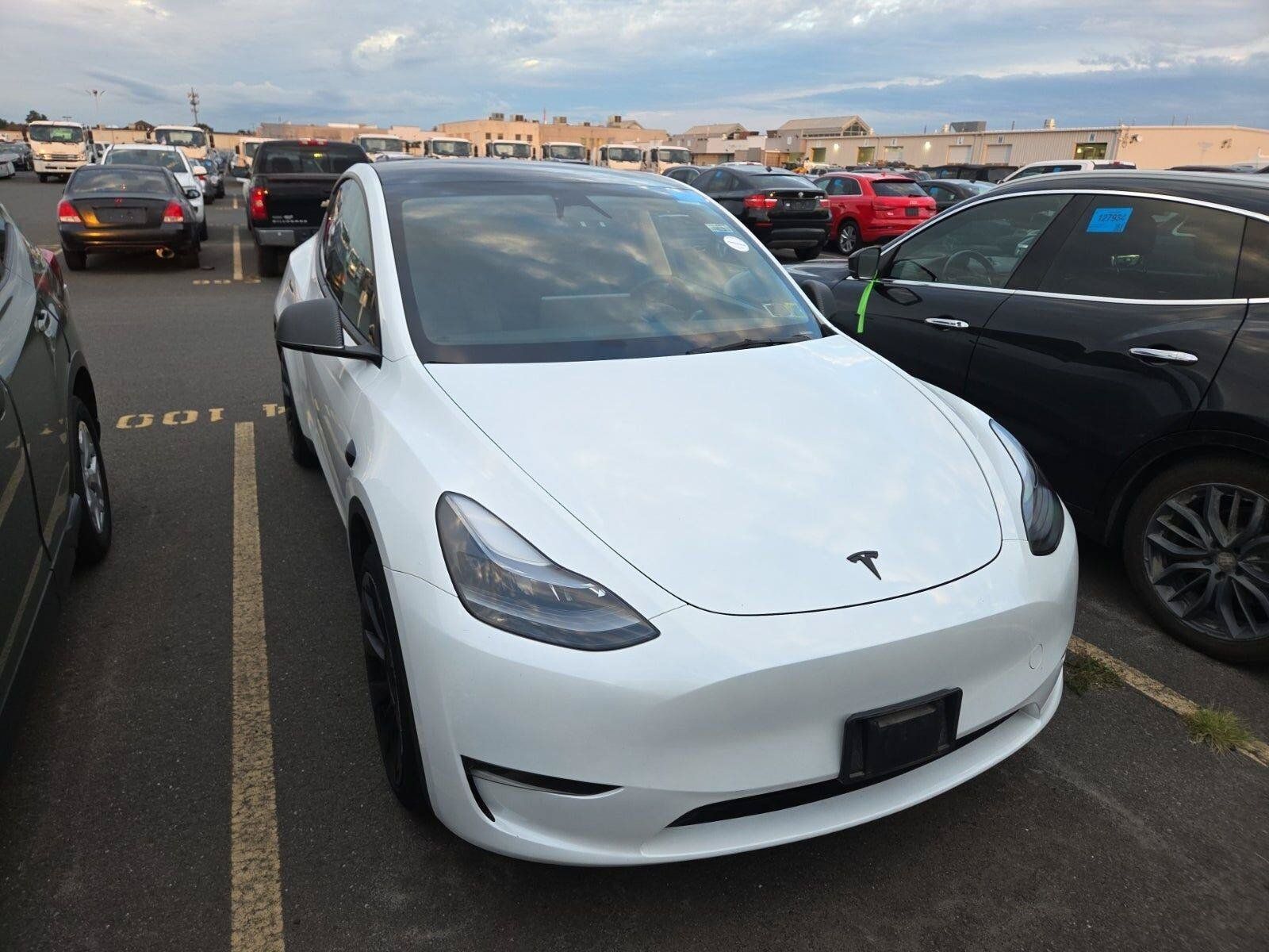 Used 2023 Tesla Model Y Long Range AWD/4WD image 2