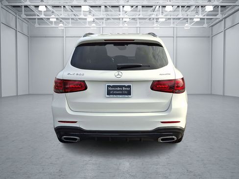 Used 2021 Mercedes-Benz GLC 300 4MATIC SUV image 5