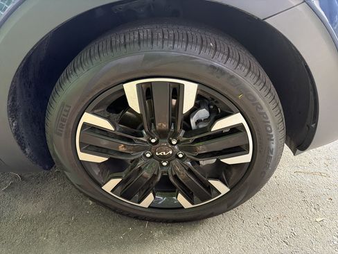 Used 2024 Kia Telluride SX FWD image 8