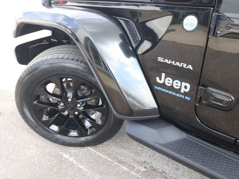 Used 2023 Jeep Wrangler Unlimited Sahara image 3