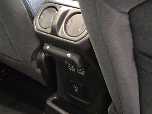 Used 2025 Jeep Wrangler Unlimited Sahara image 12