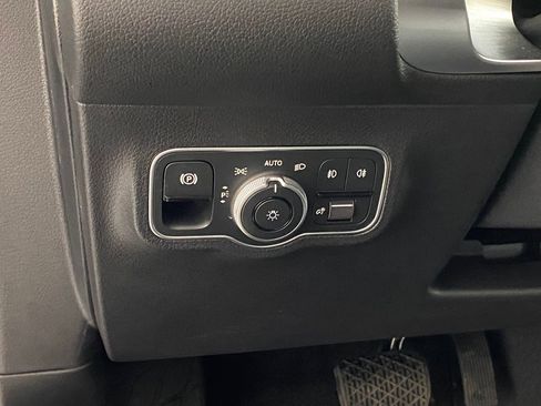 Used 2026 Mercedes-Benz GLB 250 4MATIC image 19