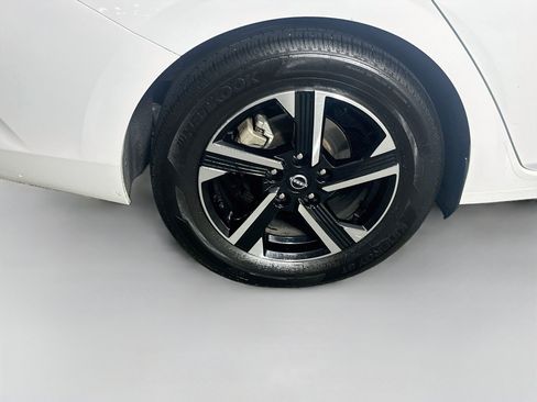 Used 2025 Nissan Sentra SV FWD image 11