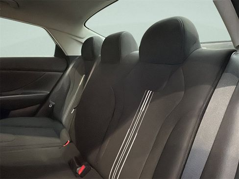 Used 2023 Hyundai Elantra Blue image 11