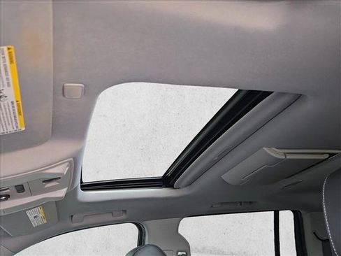 Used 2020 Chevrolet Suburban LT RWD image 16