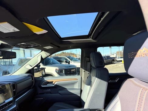 Used 2023 Chevrolet Silverado 1500 High Country w/ Z71 Off-Road Package image 12