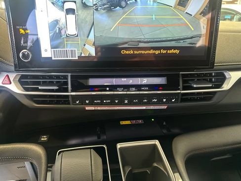 New 2026 Toyota Sienna Platinum AWD/4WD image 30
