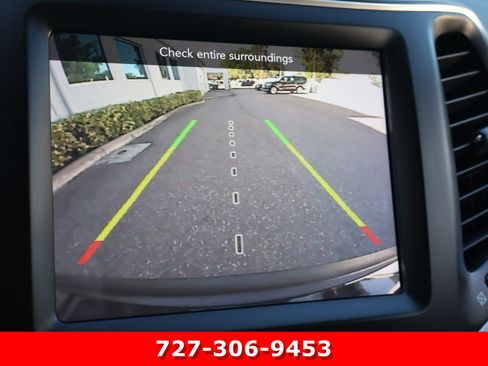 Used 2021 Jeep Cherokee Latitude Lux w/ Comfort/Convenience Group FWD image 4