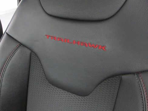 Used 2025 Jeep Compass Trailhawk AWD/4WD image 21
