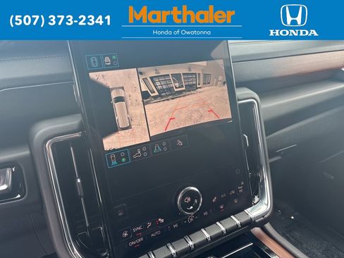 Used 2025 GMC Yukon XL Denali image 28