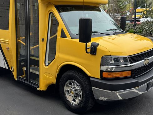 Used 2014 Chevrolet Express 3500 image 9