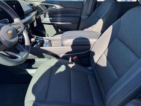 New 2025 Chevrolet Traverse LT image 21