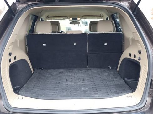 Used 2019 Jeep Grand Cherokee Laredo image 28