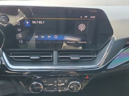 Used 2025 Chevrolet Trax RS w/ Driver Confidence Package image 17