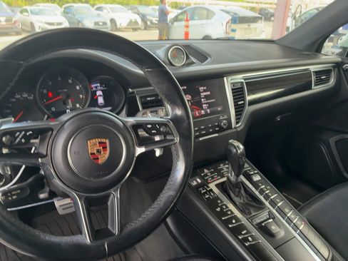 Used 2018 Porsche Macan image 11