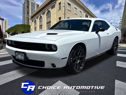Used 2018 Dodge Challenger R/T RWD image 1