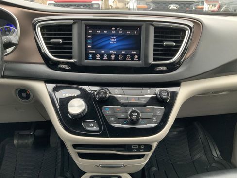Used 2020 Chrysler Voyager Lxi image 31